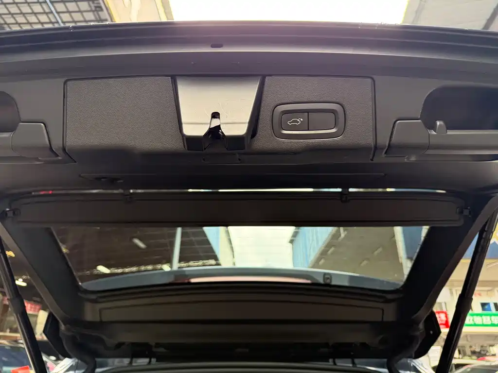 Volvo XC60 2022 — фото 28