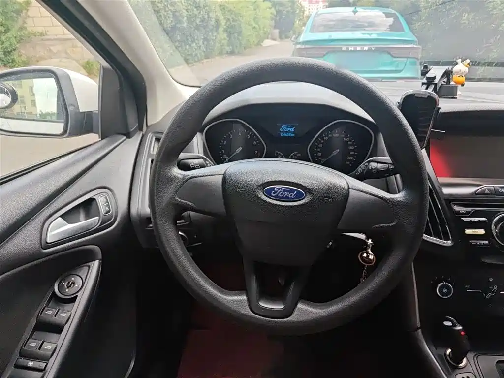 Ford Focus 2015 — фото 11