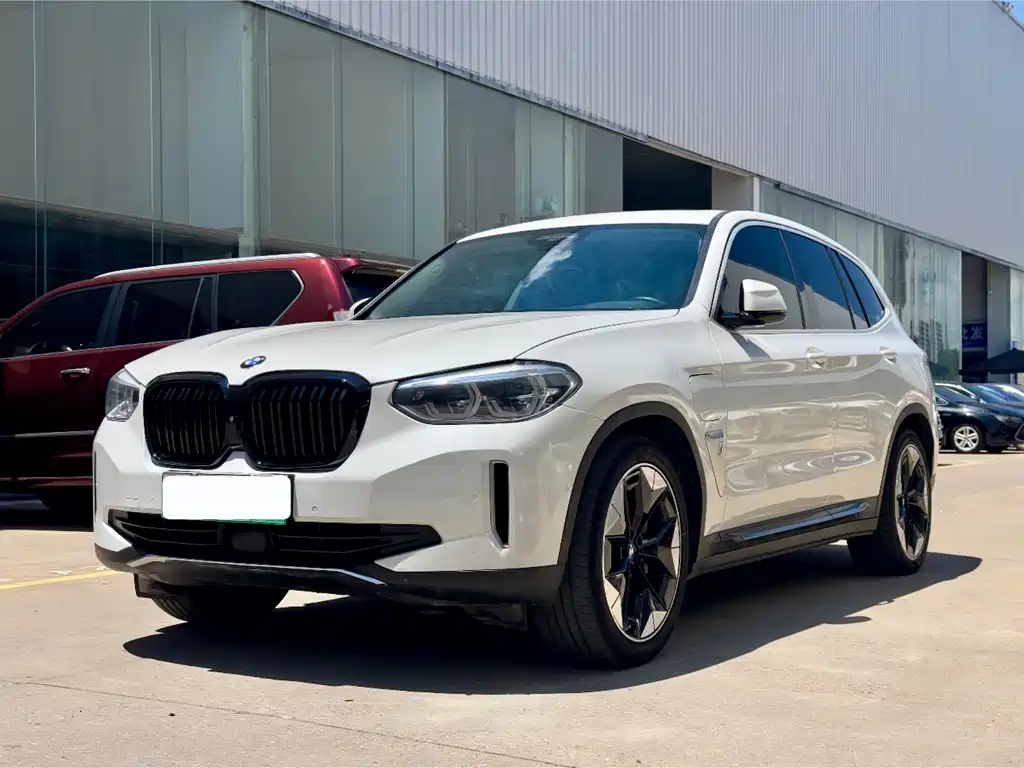 BMW iX3 2021 — фото 1