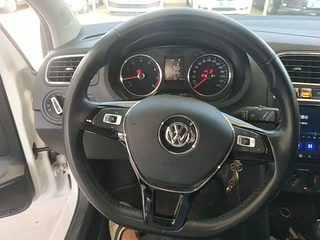 Volkswagen Polo 2017 — фото 11
