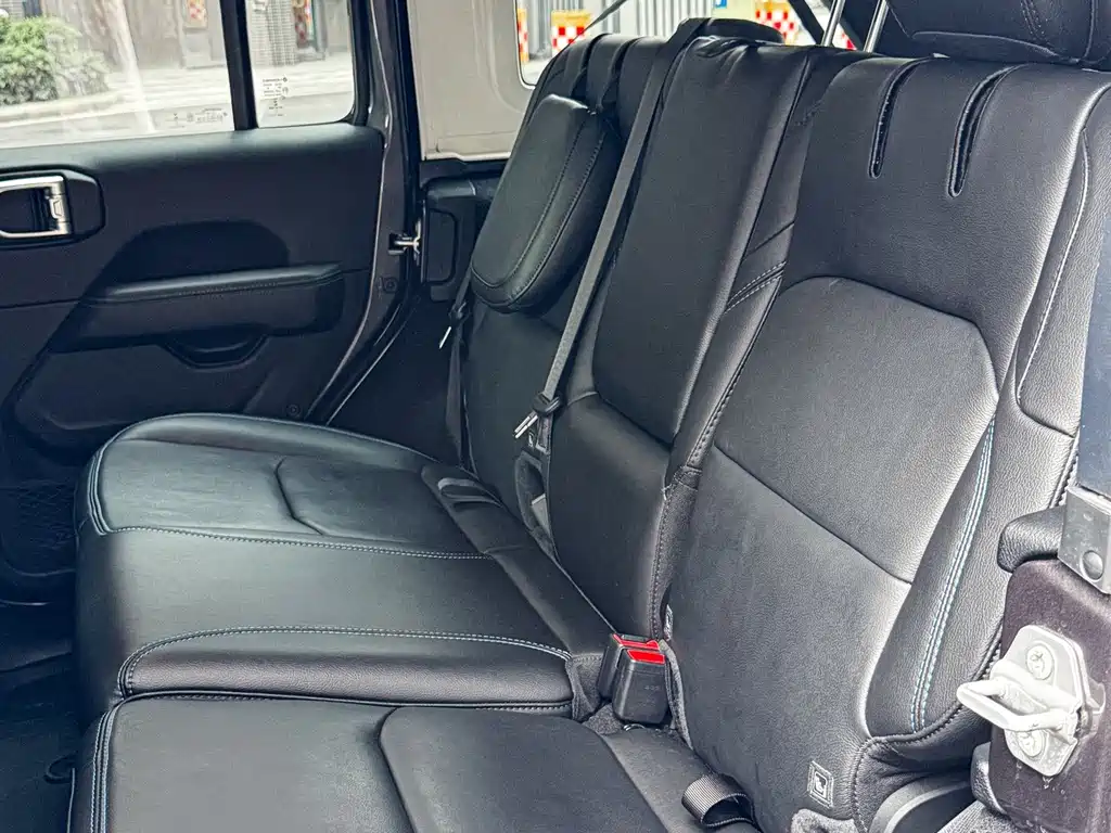 Jeep Wrangler New Energy 2021 — фото 12