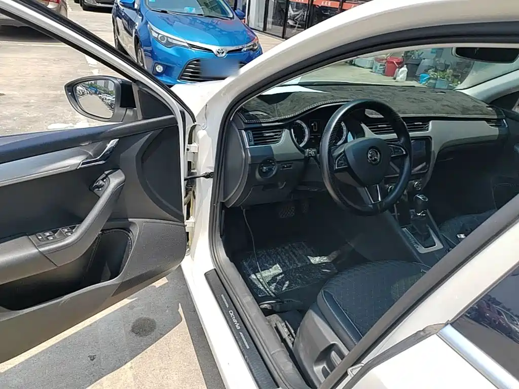 Skoda Octavia 2021 — фото 16