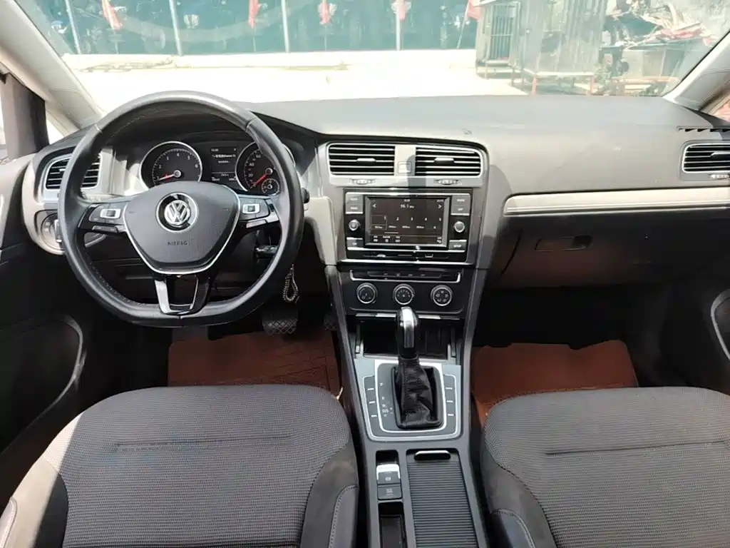 Volkswagen Golf 2018 — фото 10