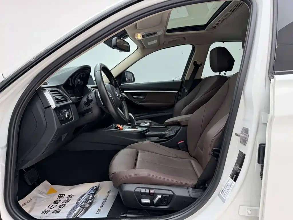 BMW 3 Series 2018 — фото 15