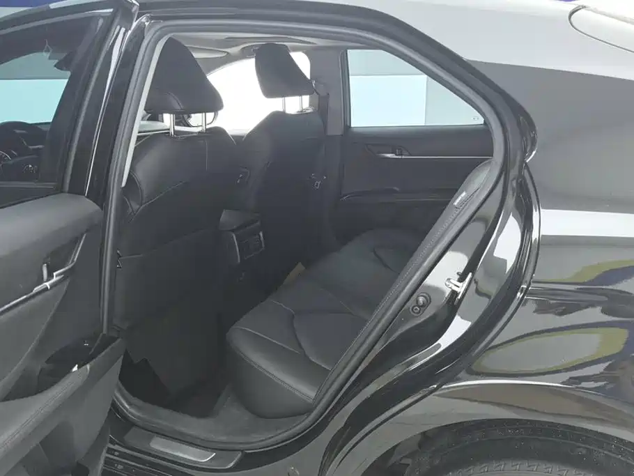 Toyota Camry 2021 — фото 11