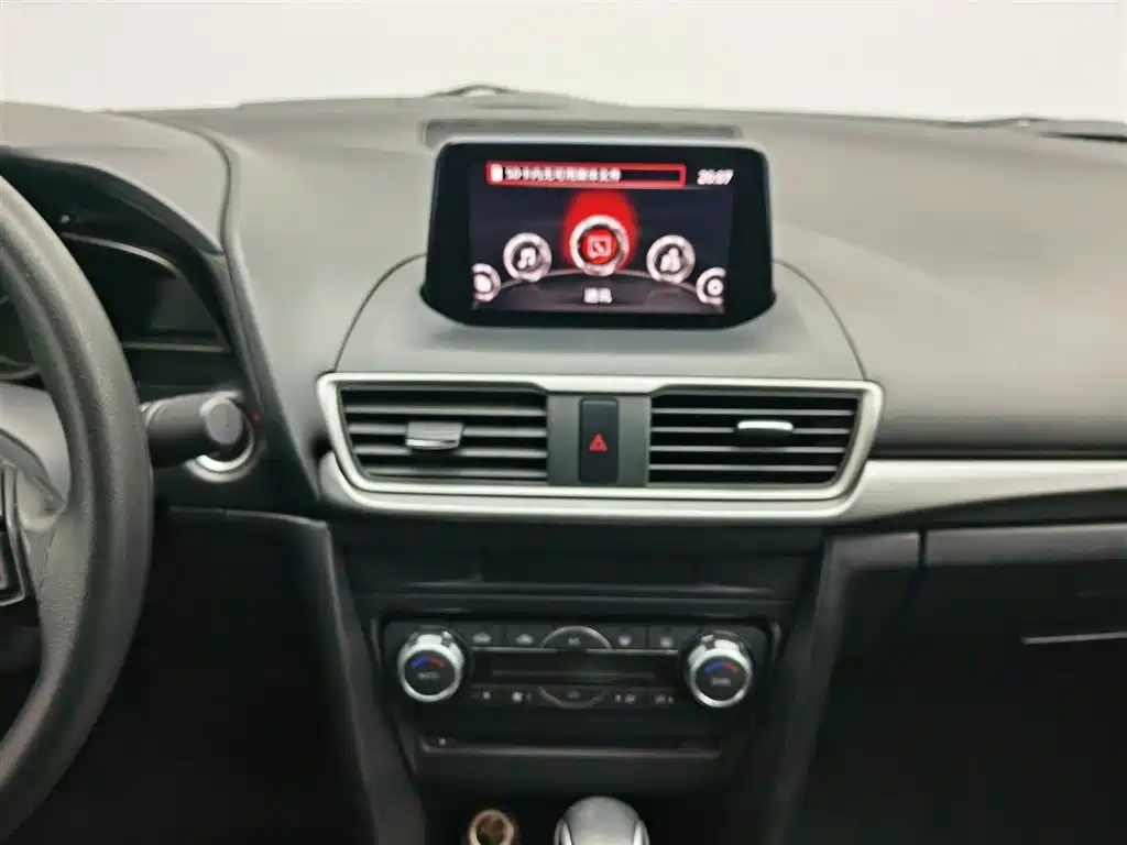 Mazda 3 Axela 2018 — фото 12