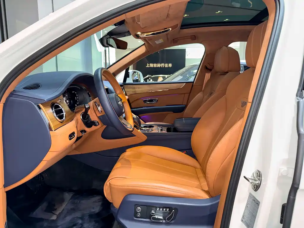 Bentley Bentayga 2025 — фото 13