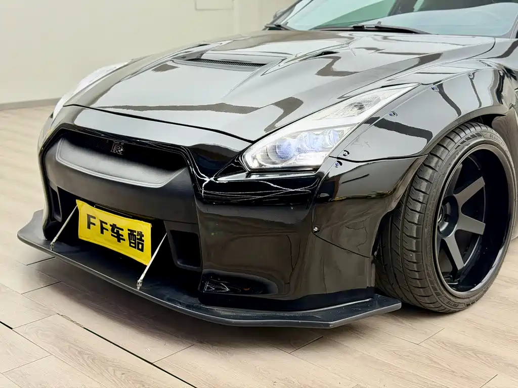 Nissan GT-R 2010 — фото 13