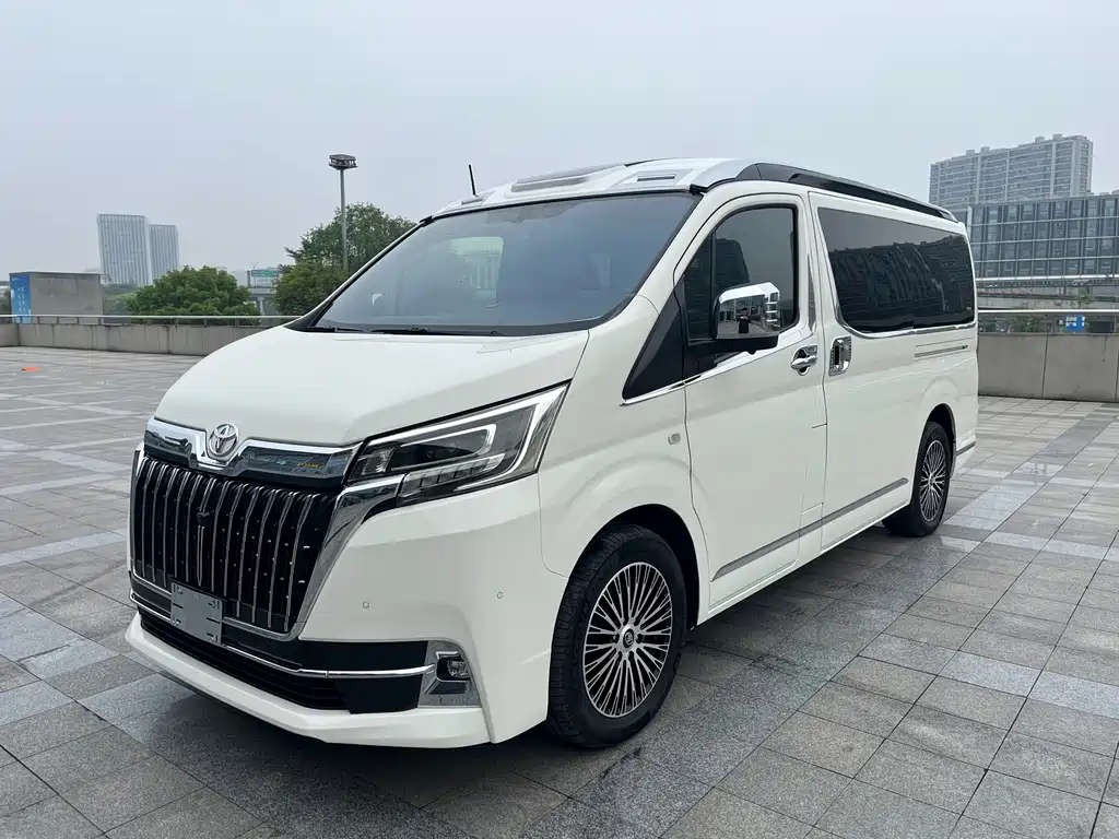 Toyota Hiace 2025 — фото 1