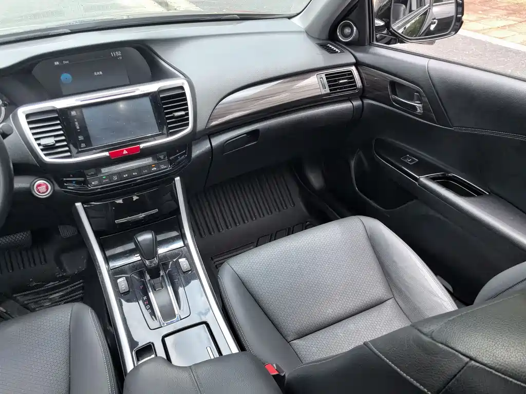 Honda Accord 2016 — фото 22