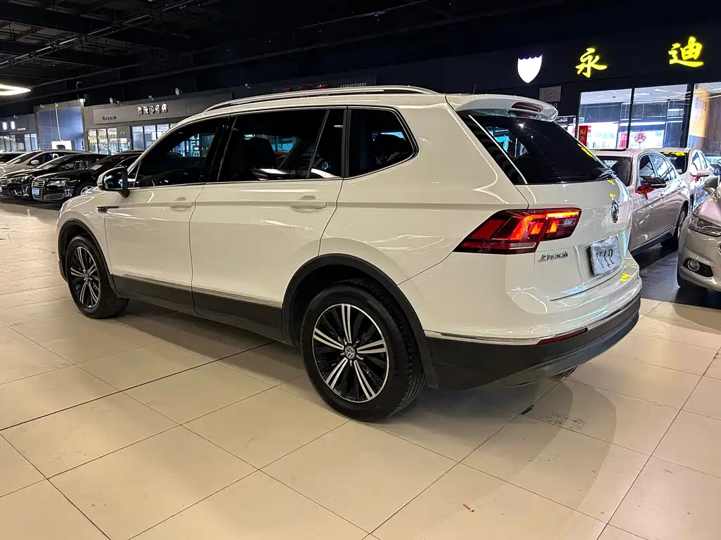 Volkswagen Tiguan L 2019 — фото 11