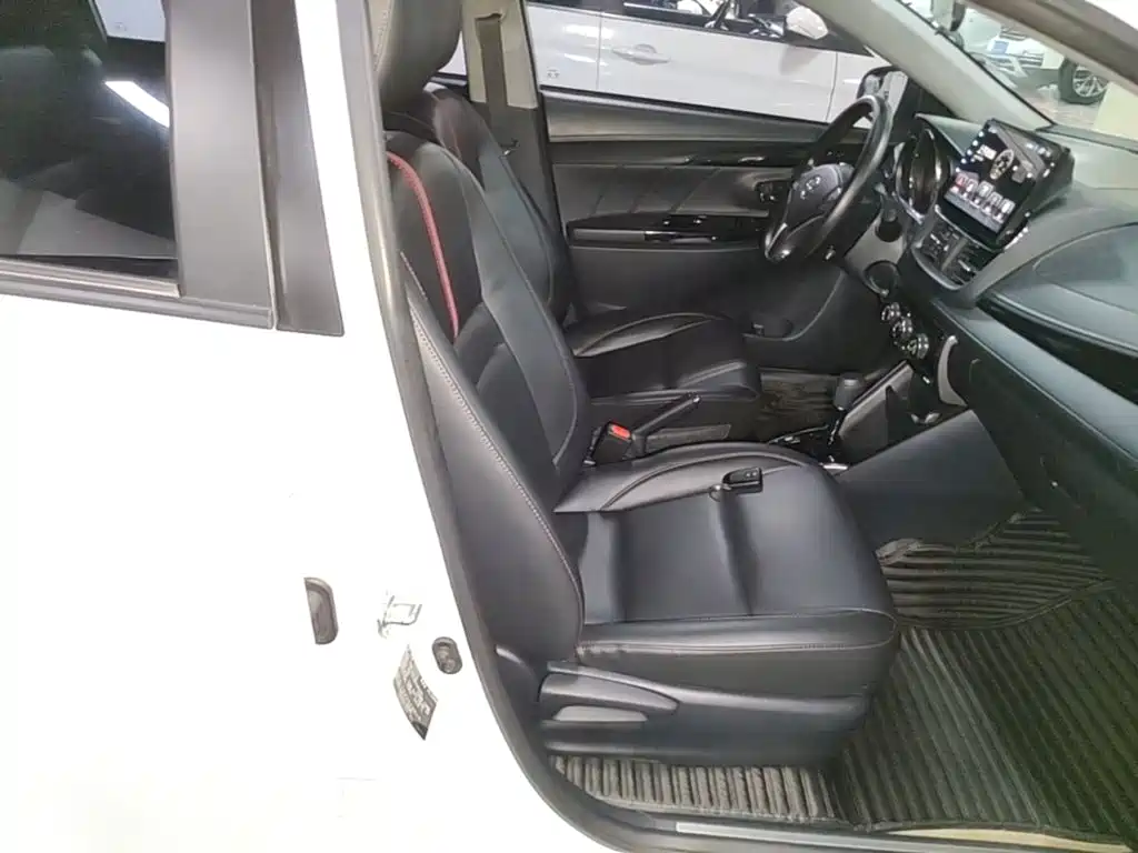 Toyota Yaris L 2023 — фото 25