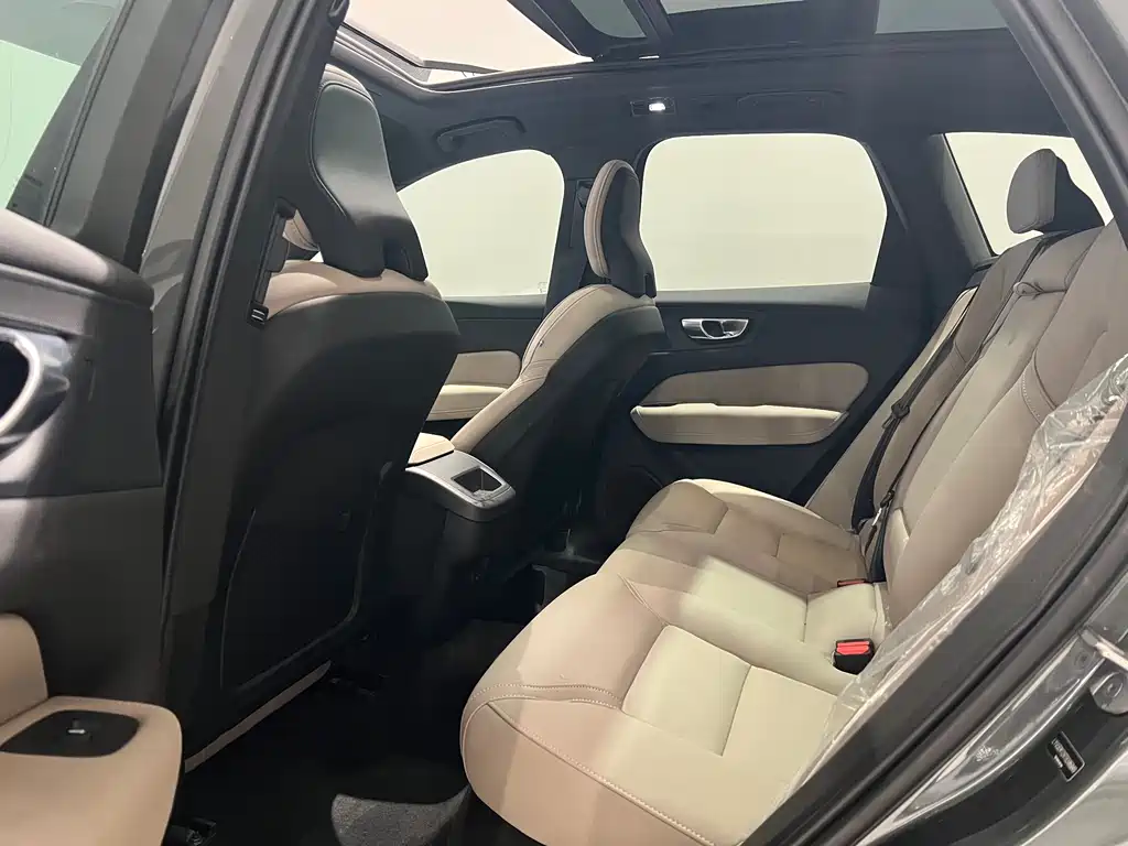Volvo XC60 2025 — фото 9