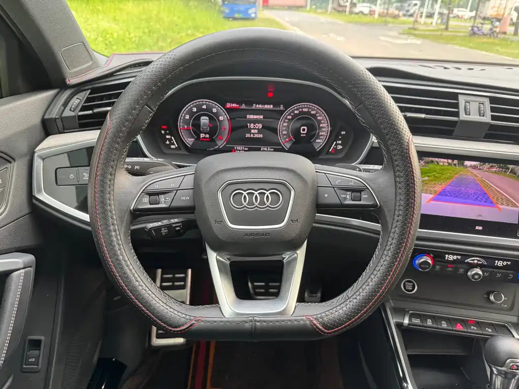 Audi Q3 2025 — фото 16