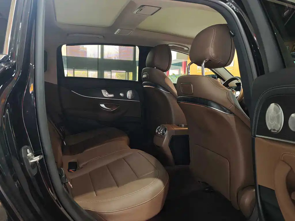 Mercedes-Benz E-Class 2020 — фото 11
