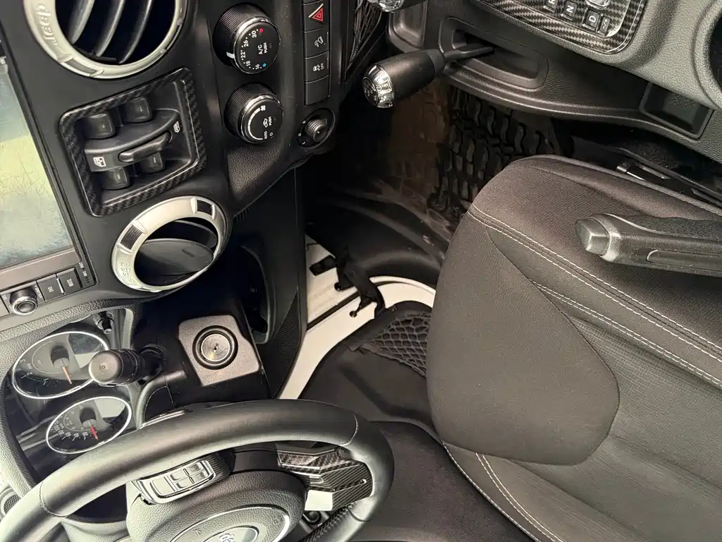 Jeep Wrangler 2014 — фото 14