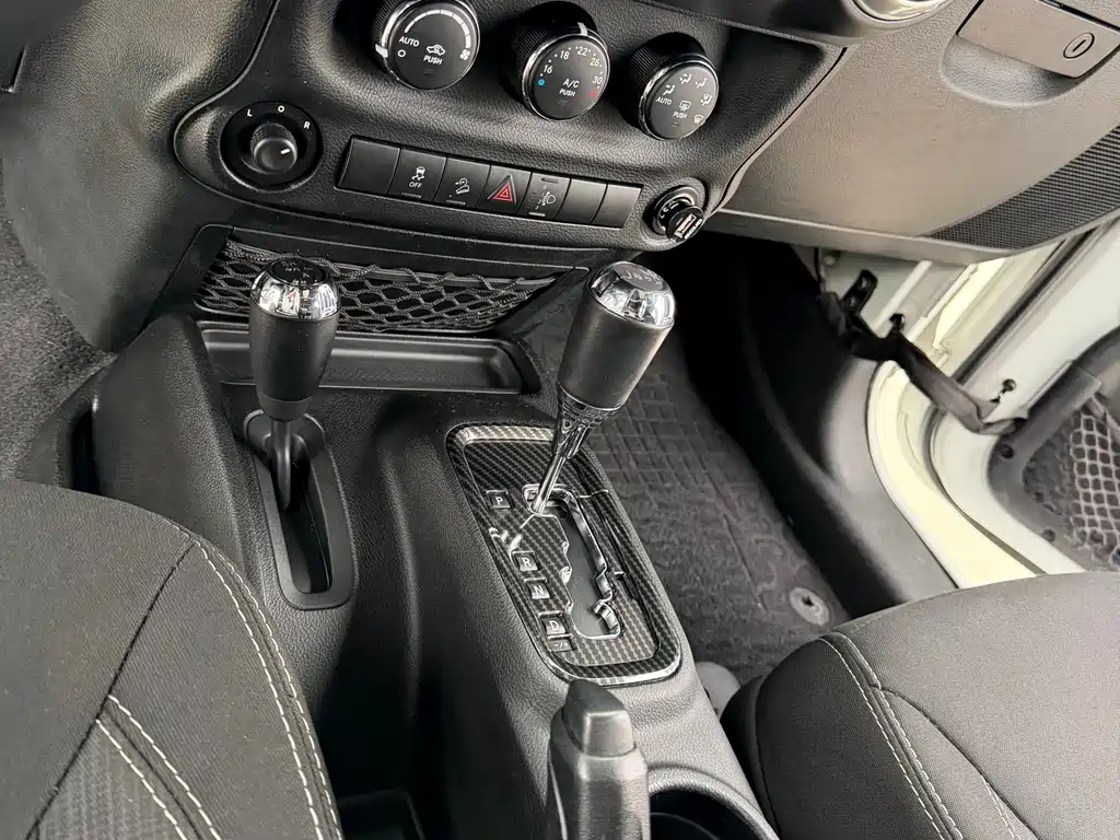 Jeep Wrangler 2014 — фото 7