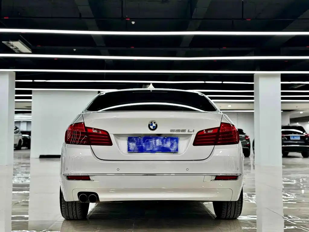 BMW 5 Series 2016 — фото 13