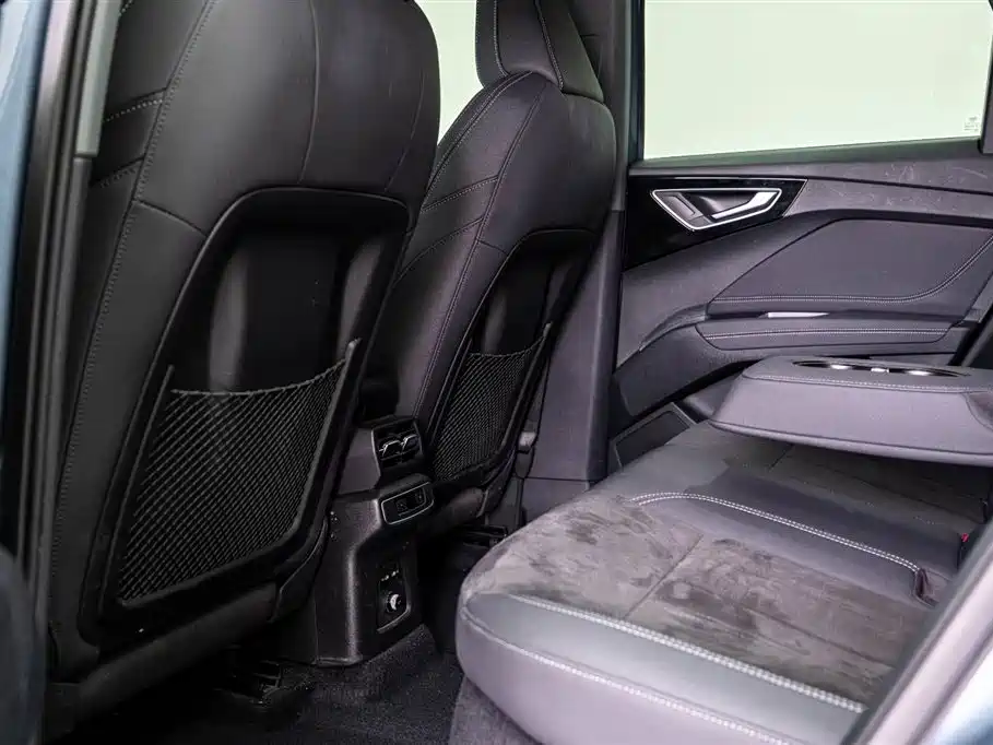 Audi Q4 E-Tron 2023 — фото 7