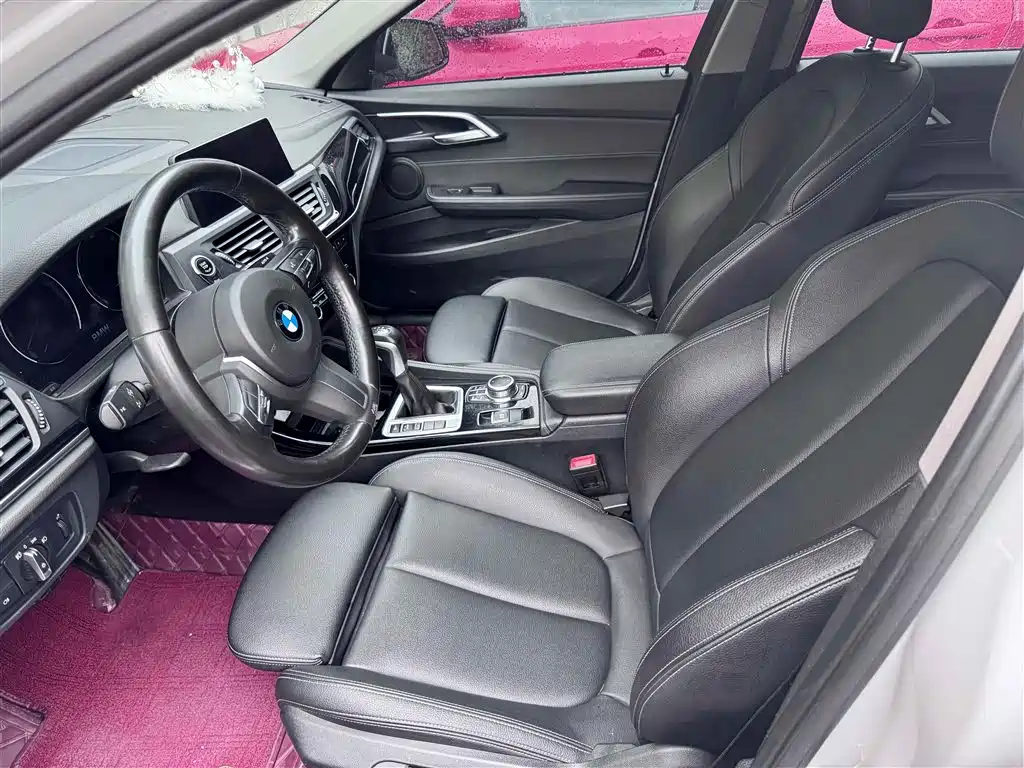 BMW 1 Series 2019 — фото 11