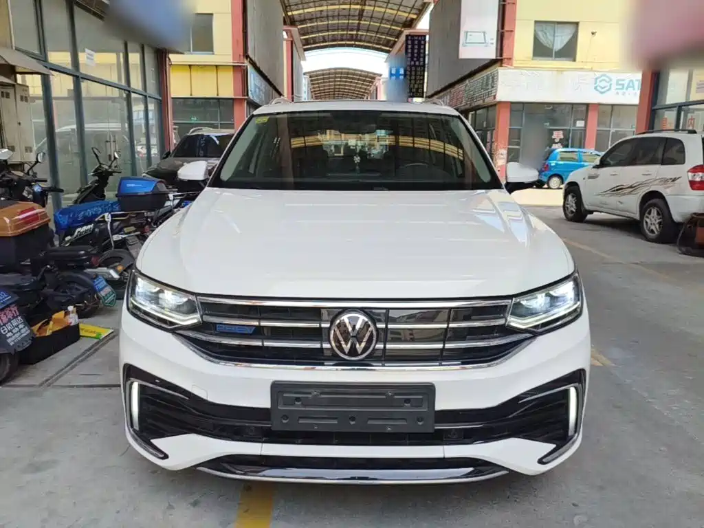 Volkswagen Tiguan L Plug-In Hybrid 2022 — фото 3