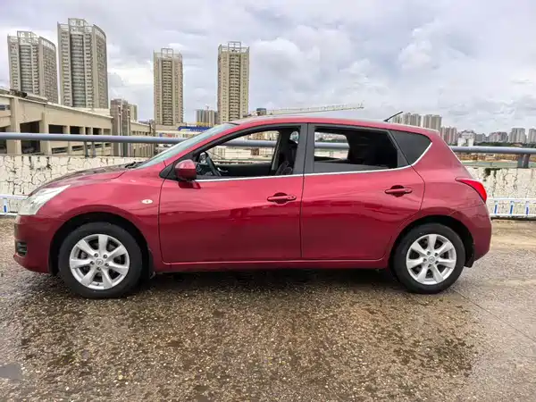 Nissan Tiida 2012