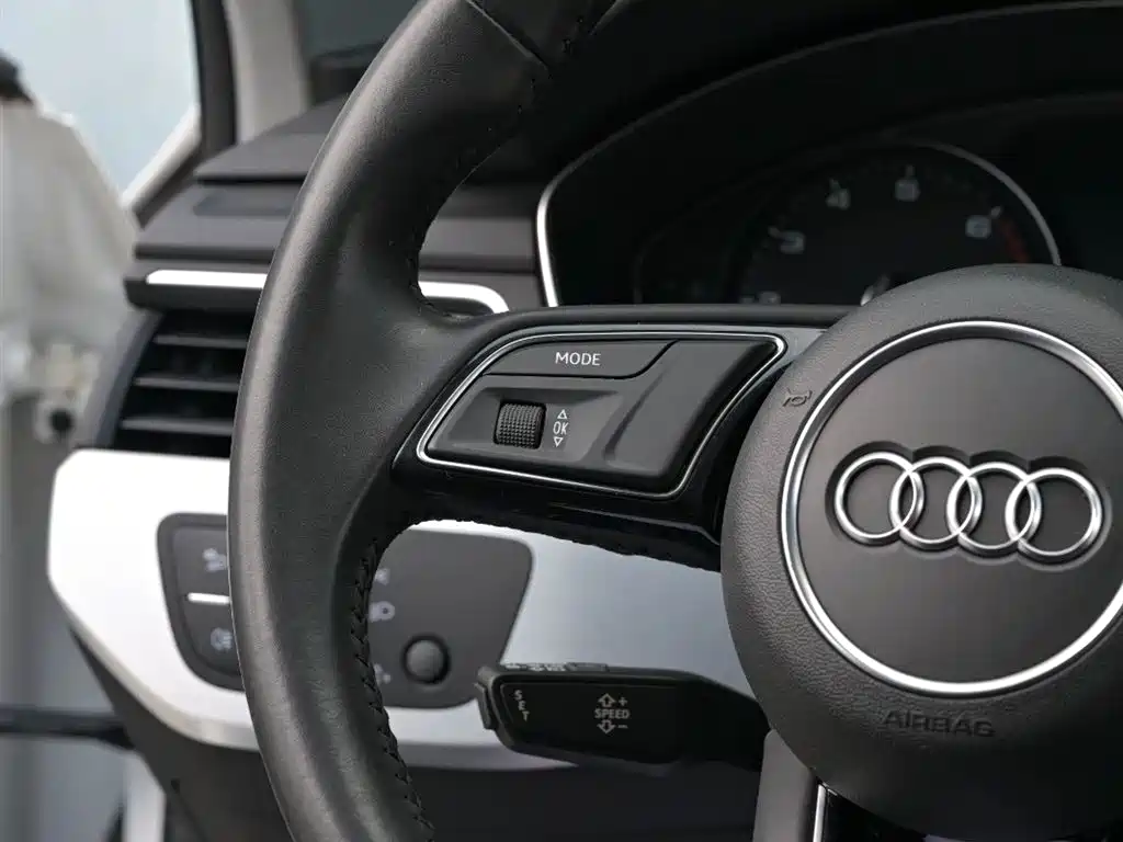 Audi A4L 2017 — фото 12