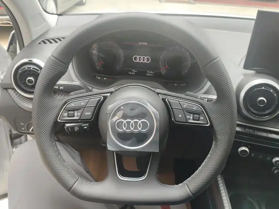 Audi Q2L 2026 — фото 15