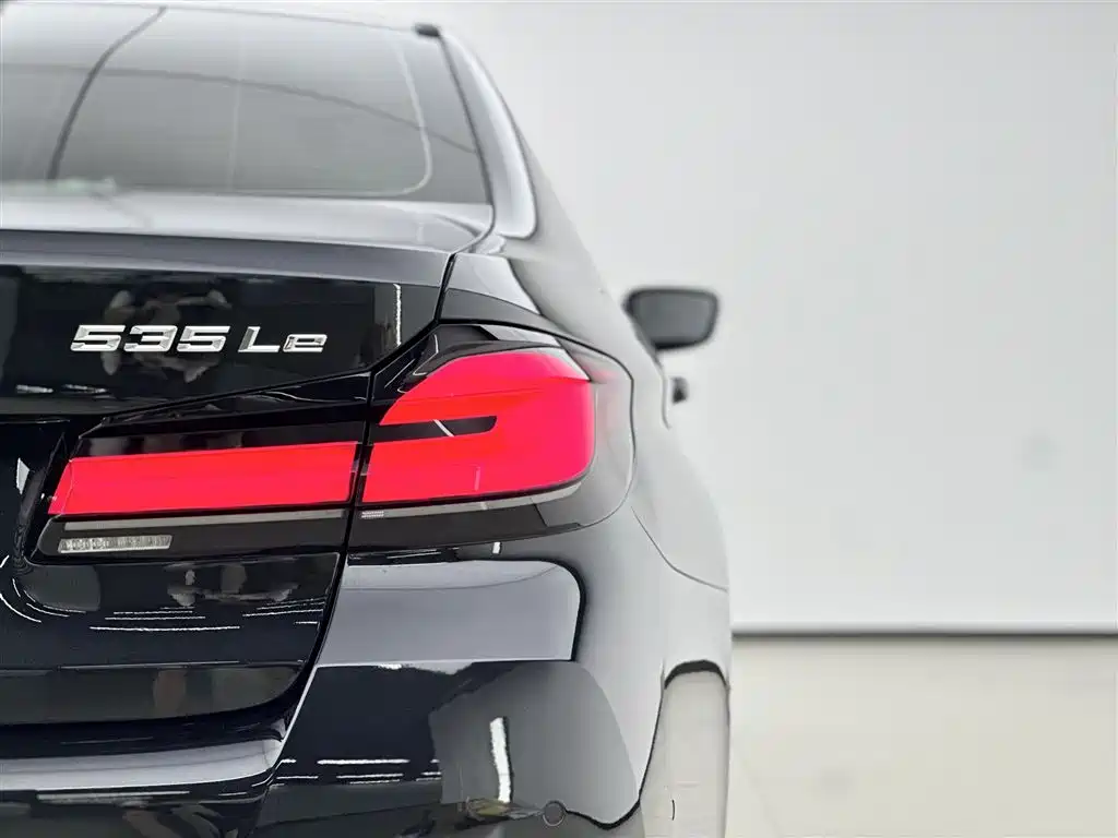 BMW 5 Series New Energy 2021 — фото 16