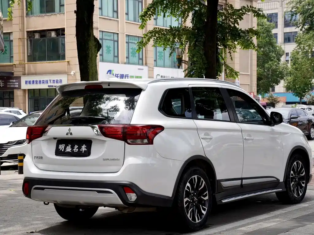 Mitsubishi Outlander 2019 — фото 18