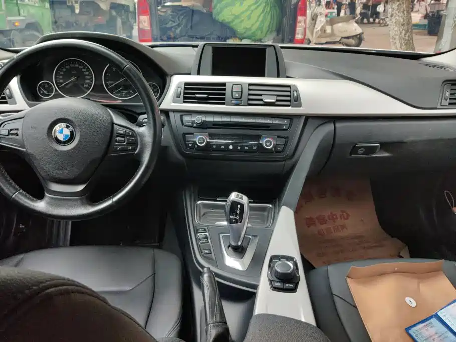 BMW 3 Series 2015 — фото 12