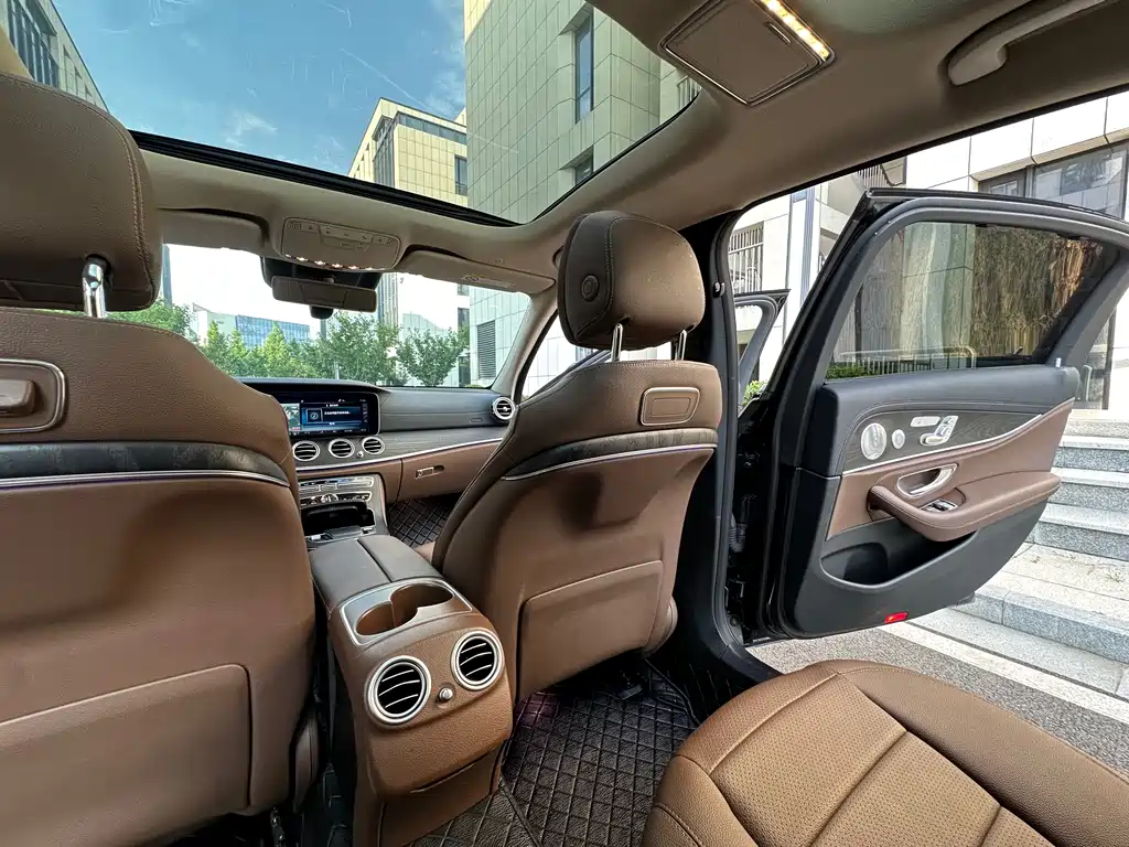 Mercedes-Benz E-Class 2020 — фото 17