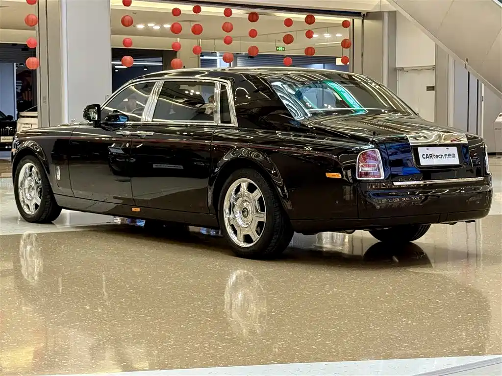 Rolls-Royce Phantom 2015 — фото 18