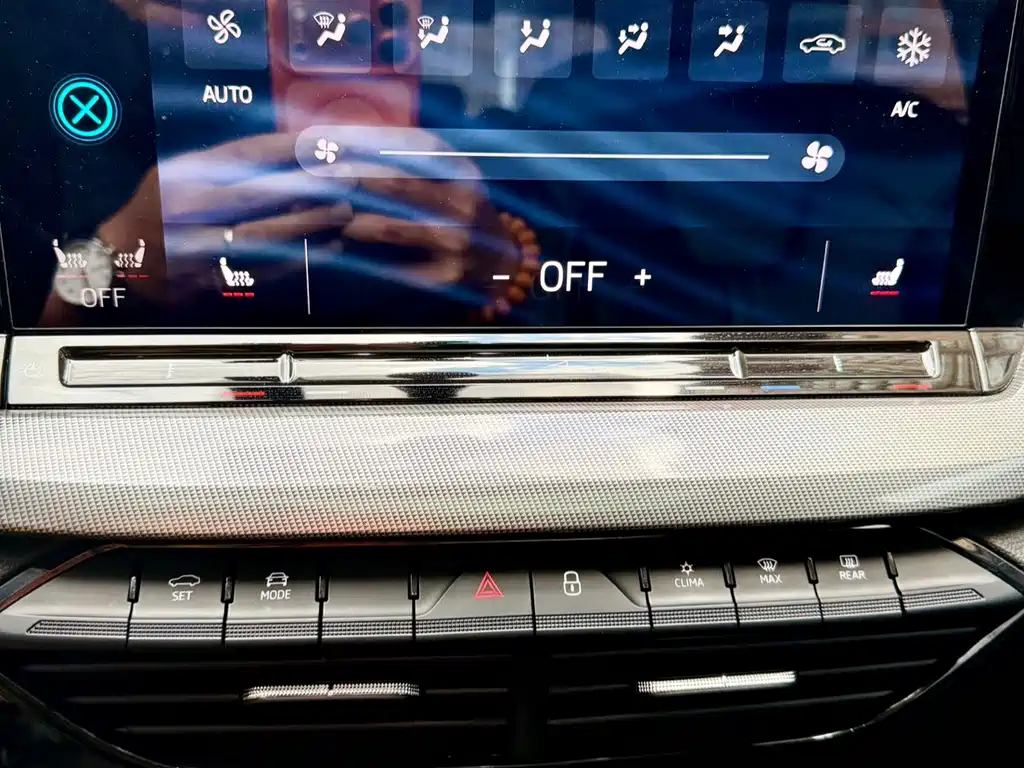Skoda Octavia 2023 — фото 24