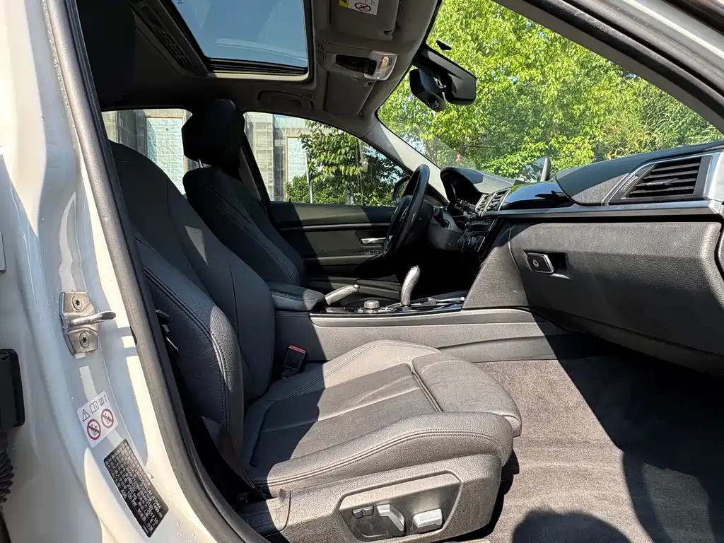 BMW 3 Series 2017 — фото 14