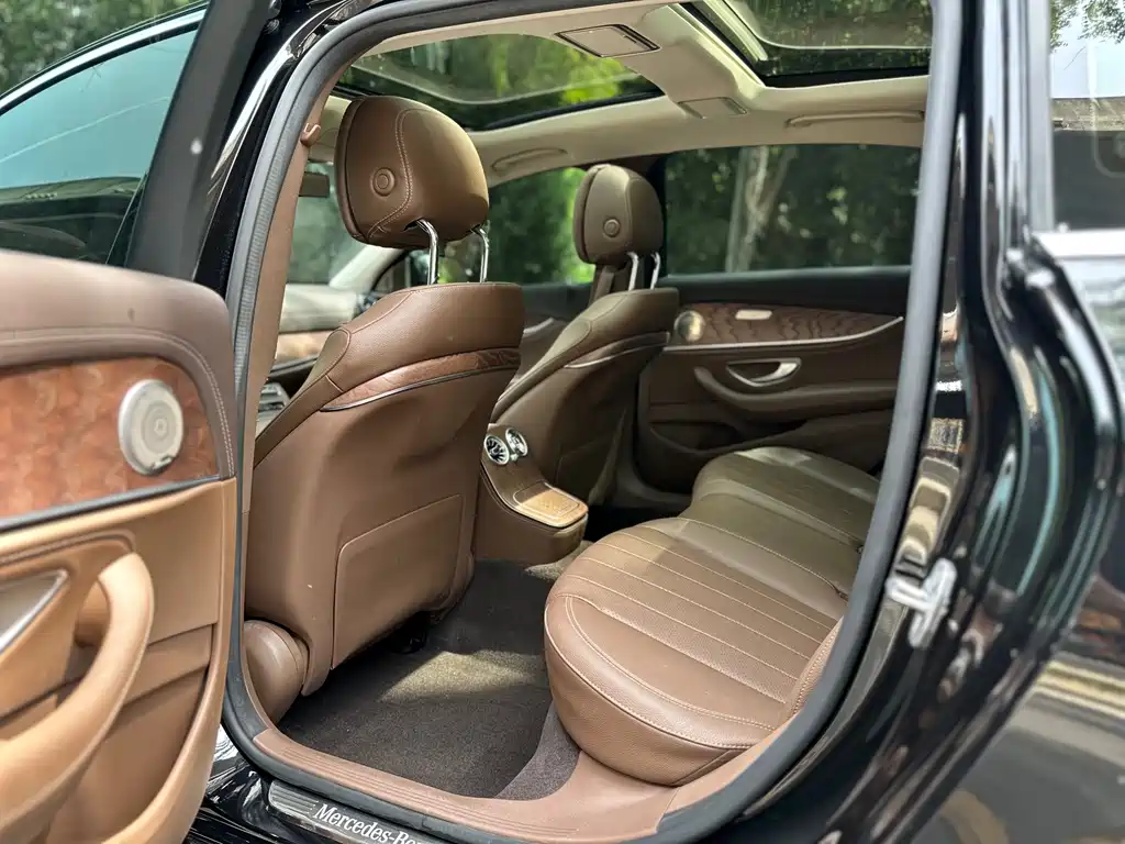 Mercedes-Benz E-Class 2023 — фото 13