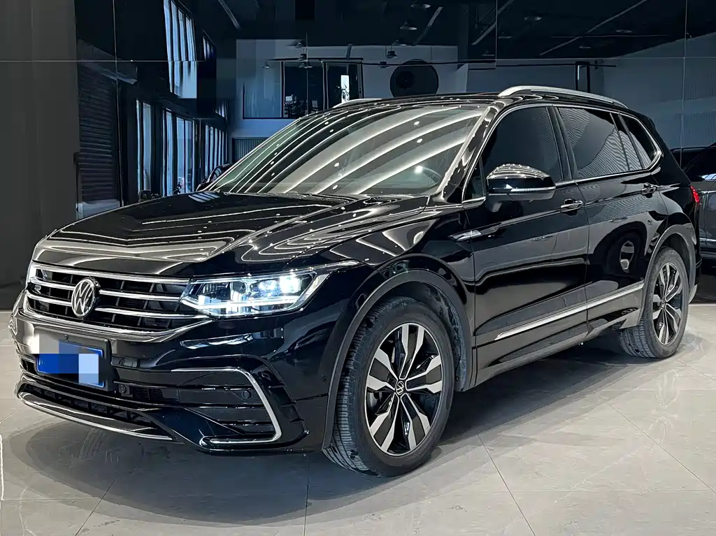 Volkswagen Tiguan L 2023 — фото 1