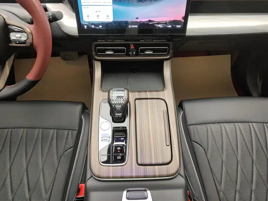 GAC Trumpchi GS8 2025 — фото 16