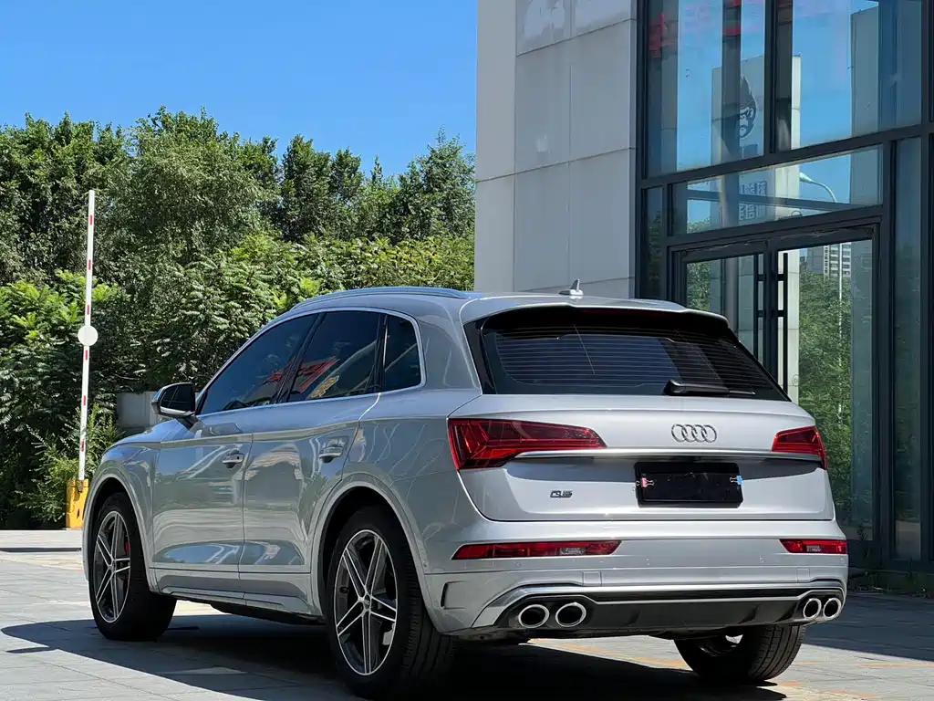 Audi SQ5 2023 — фото 9