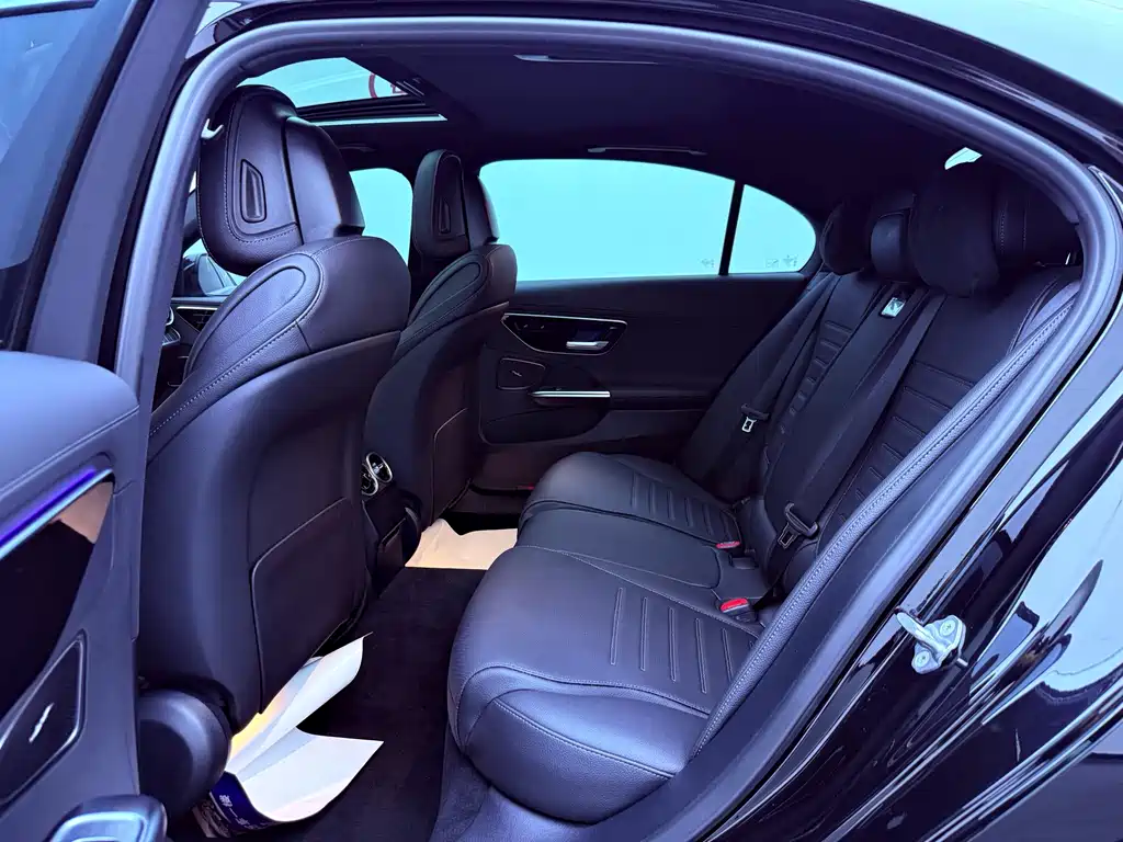 Mercedes-Benz C-Class 2023 — фото 19