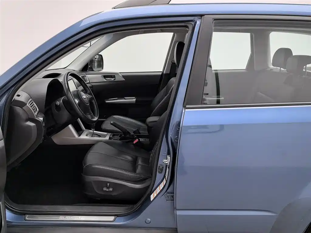 Subaru Forester 2010 — фото 10