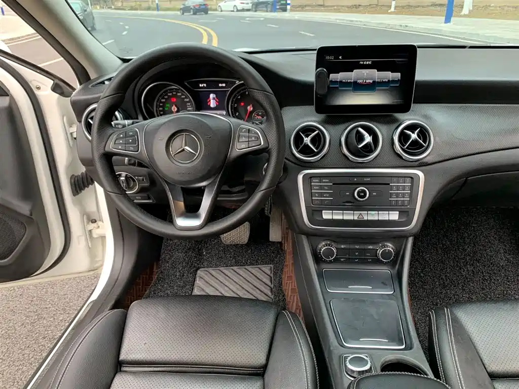 Mercedes-Benz GLA 2018 — фото 11