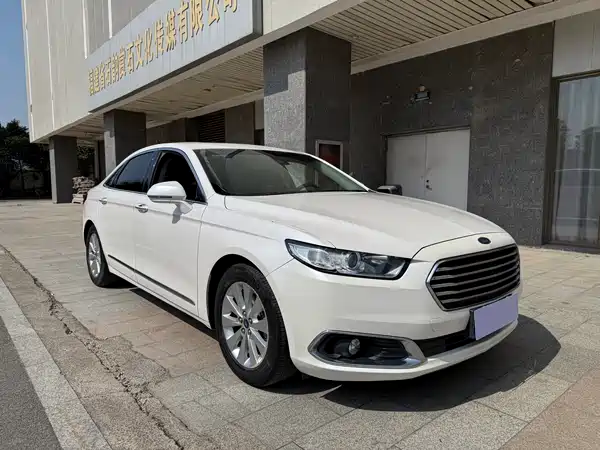 Ford Taurus 2017