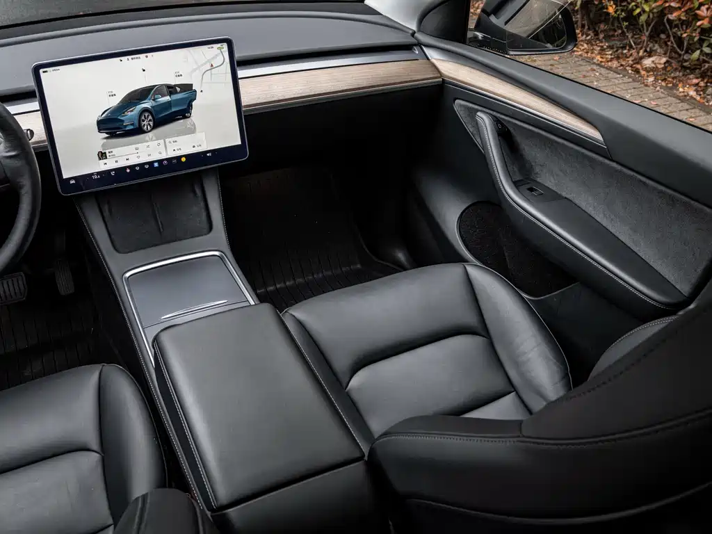 Tesla Model Y 2022 — фото 13