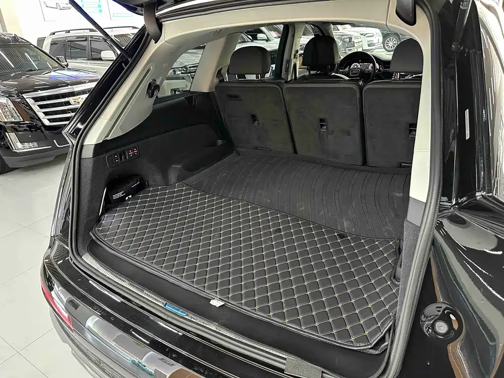 Audi Q7 2023 — фото 16