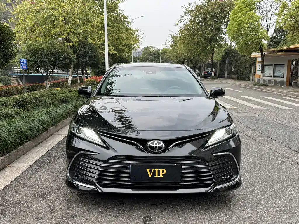Toyota Camry 2022 — фото 1