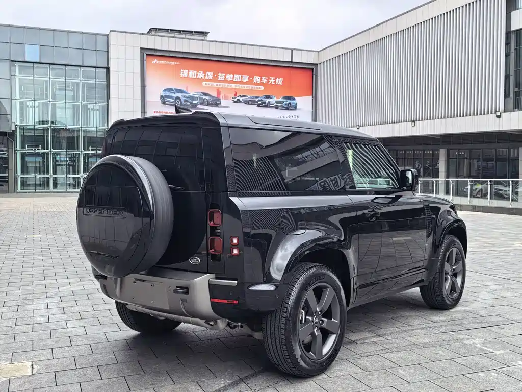 Land Rover Defender 2025 — фото 18