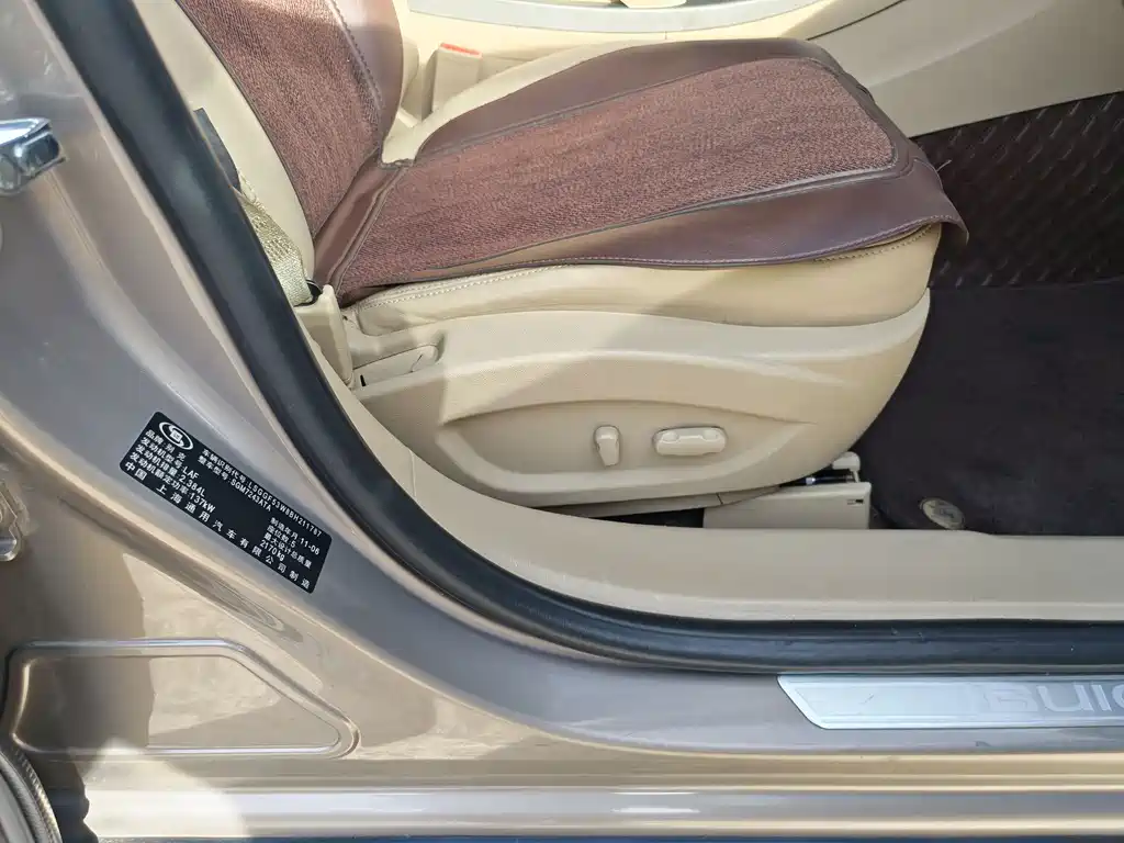Buick LaCrosse 2011 — фото 22