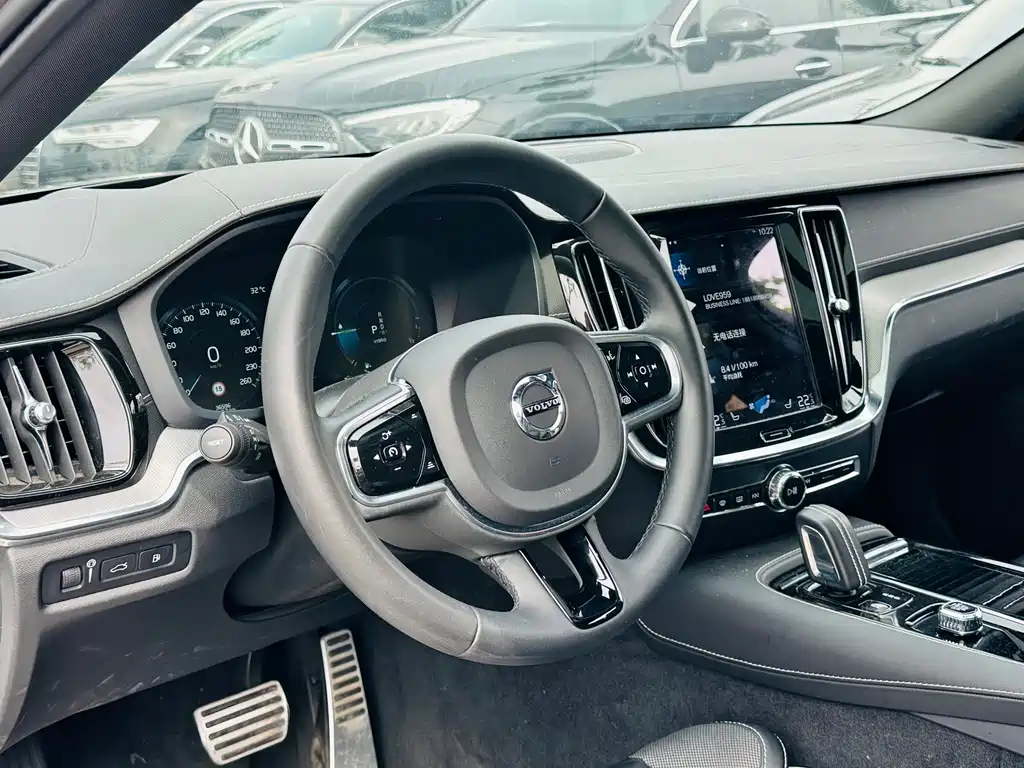 Volvo XC60 PHEV 2021 — фото 8