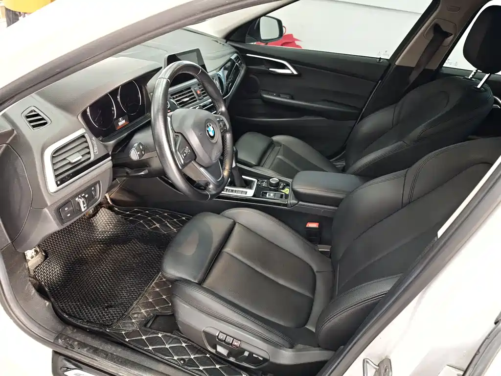 BMW 1 Series 2018 — фото 13